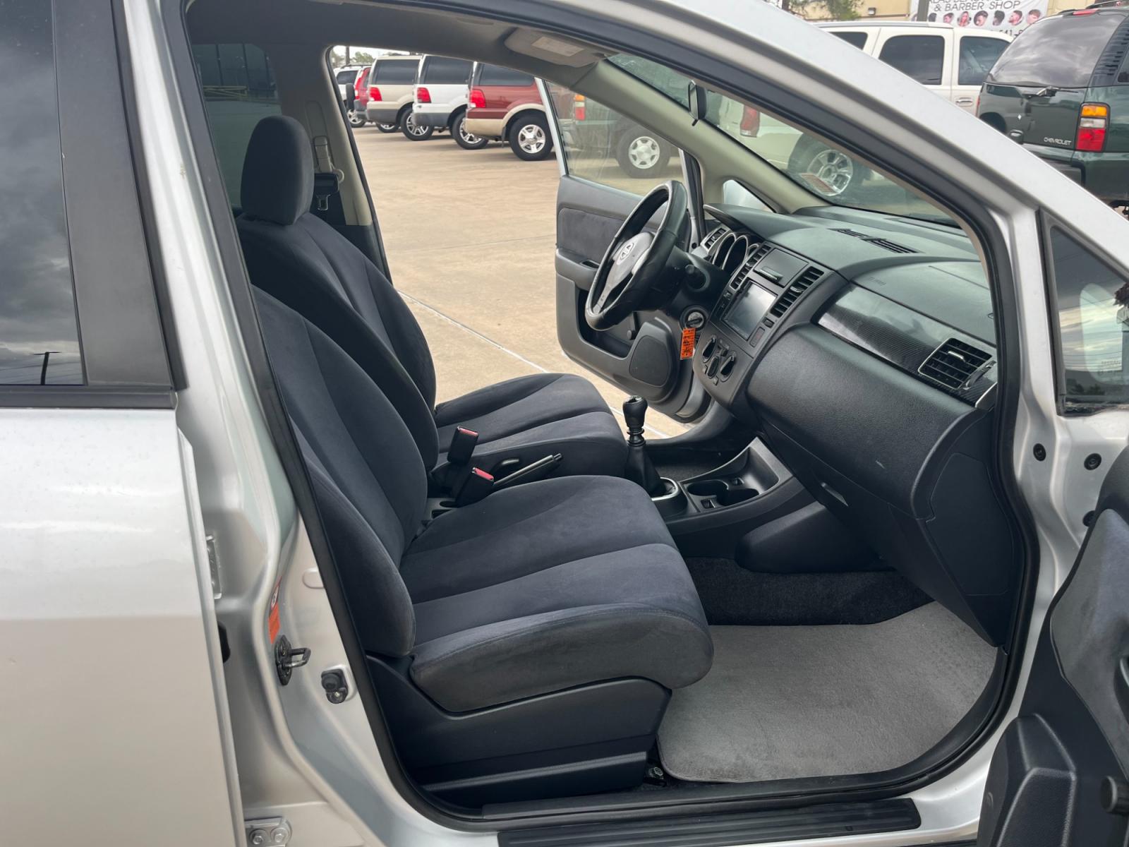 2009 SILVER /black Nissan Versa 1.8 S Hatchback (3N1BC13E09L) with an 1.8L L4 DOHC 16V engine, Manual transmission, located at 14700 Tomball Parkway 249, Houston, TX, 77086, (281) 444-2200, 29.928619, -95.504074 - Photo #11